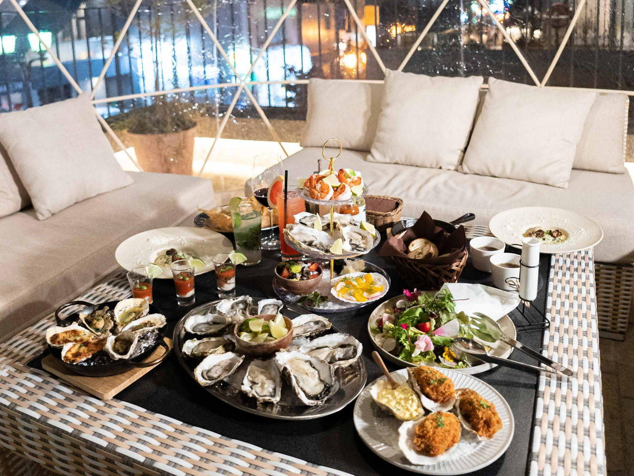 メキシカンテイストあふれる本格的な炭火焼きのBBQを満喫できます。