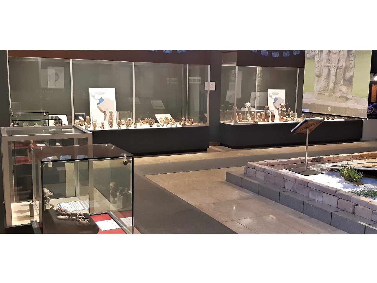 �ٓ��ɂ͌Ñ�A�����J�̗l�X�ȓW�����������܂��I