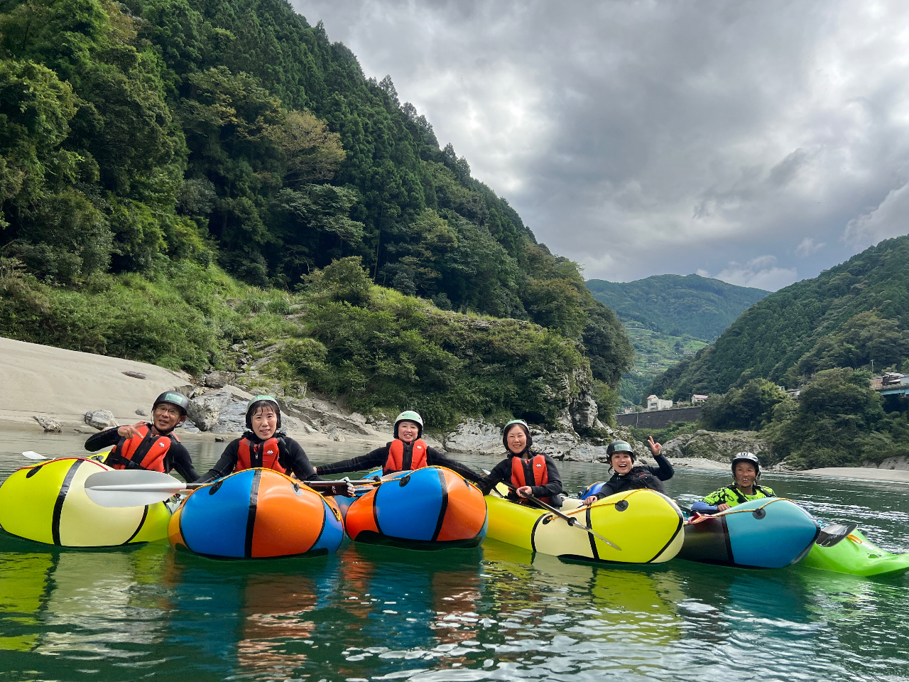 四国吉野川の激しいと癒しのよくばりツアー!休日満喫間違いなし! 充実パックラフト...