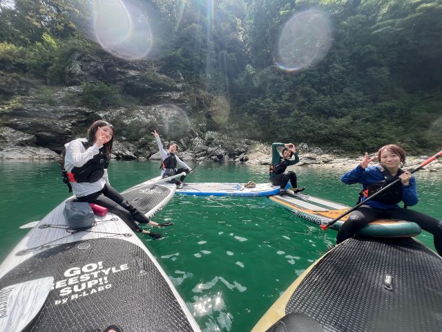 キラキラの非日常で遊ぶ