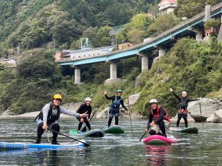キラキラの非日常で遊ぶ