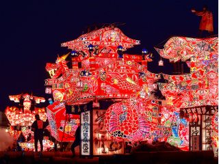 豪華絢爛な大型あんどん