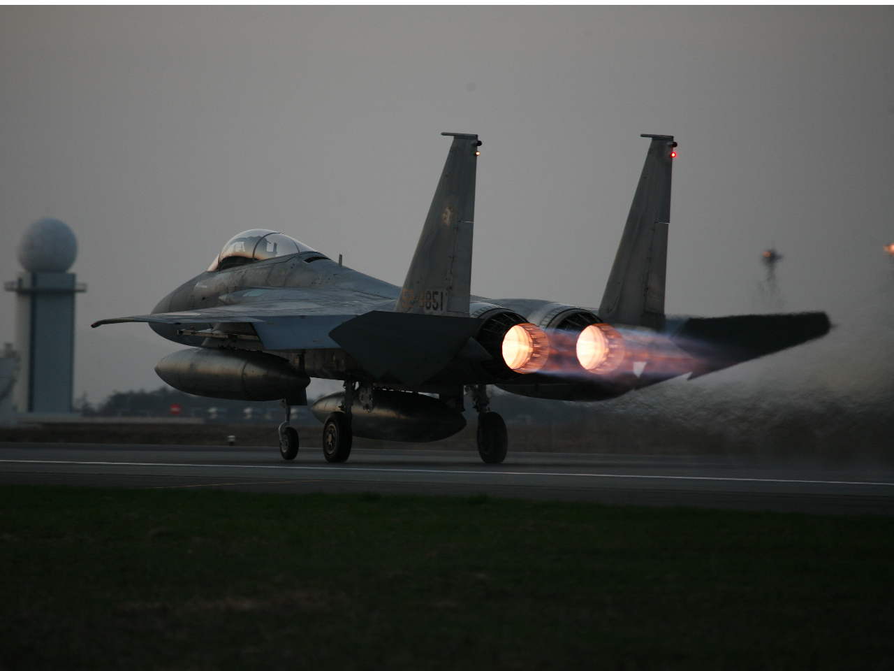 F15J�ɂ��W����s���s����\��ł��B ��7��12�����݁A�W����s�̃X�P�W���[��������ׂ̈������������Ȃ��ꍇ���������܂��B