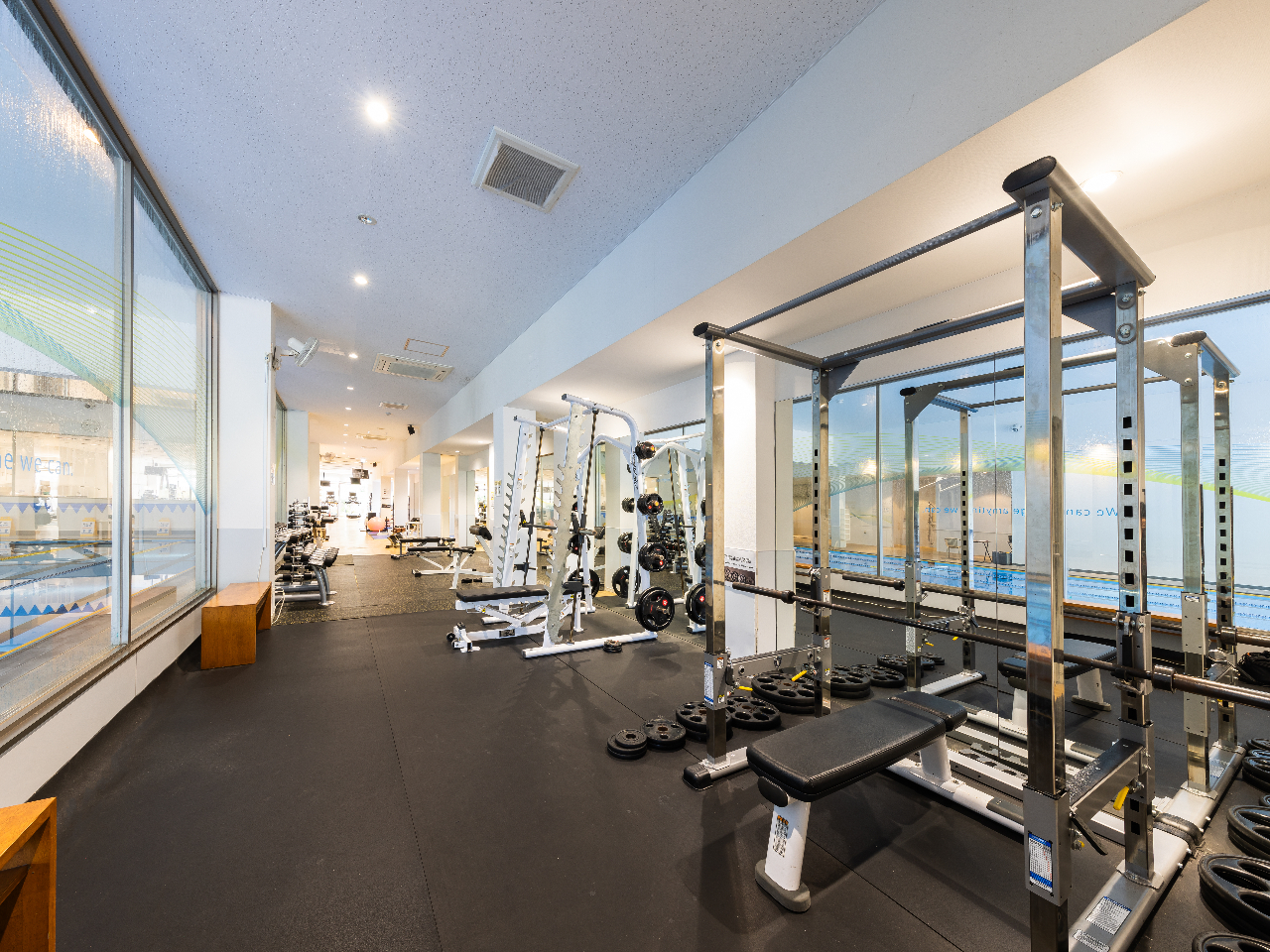 プロ向けの無酸素運動マシンも充実