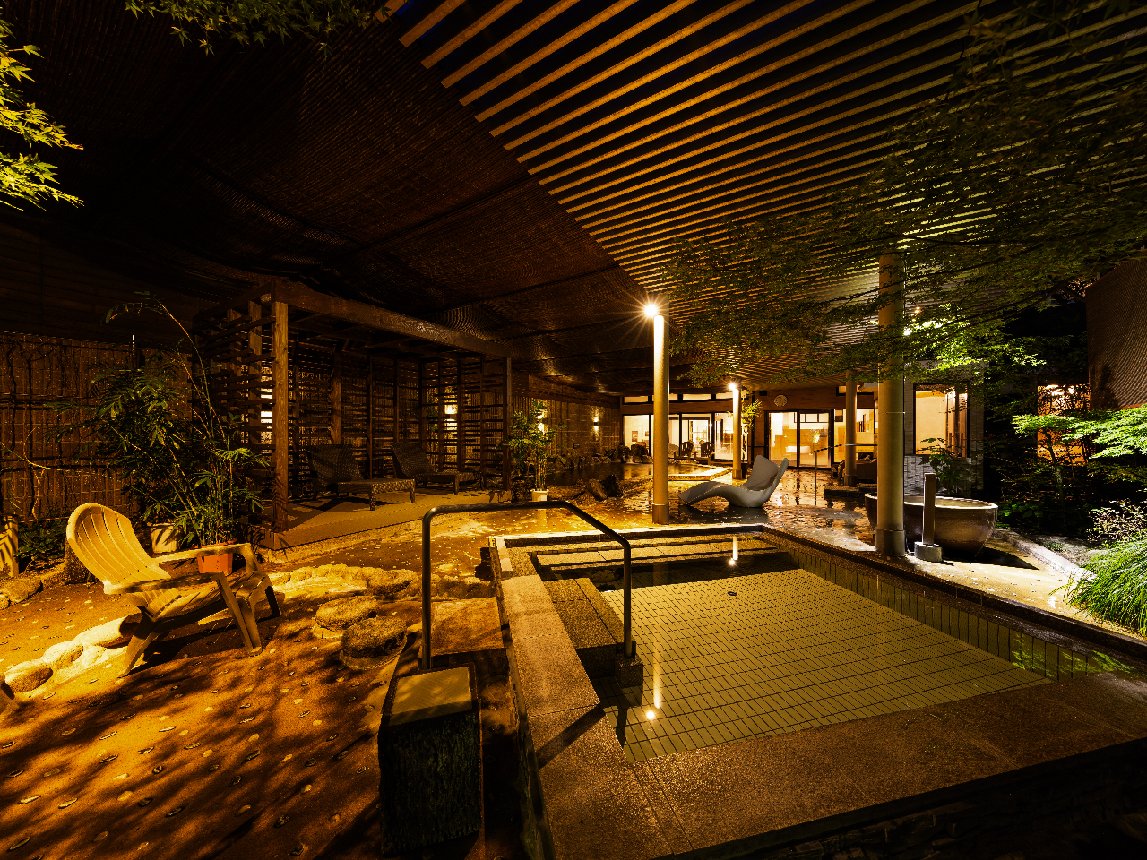 露天風呂♪広々としたお風呂でゆったりおくつろぎください♪