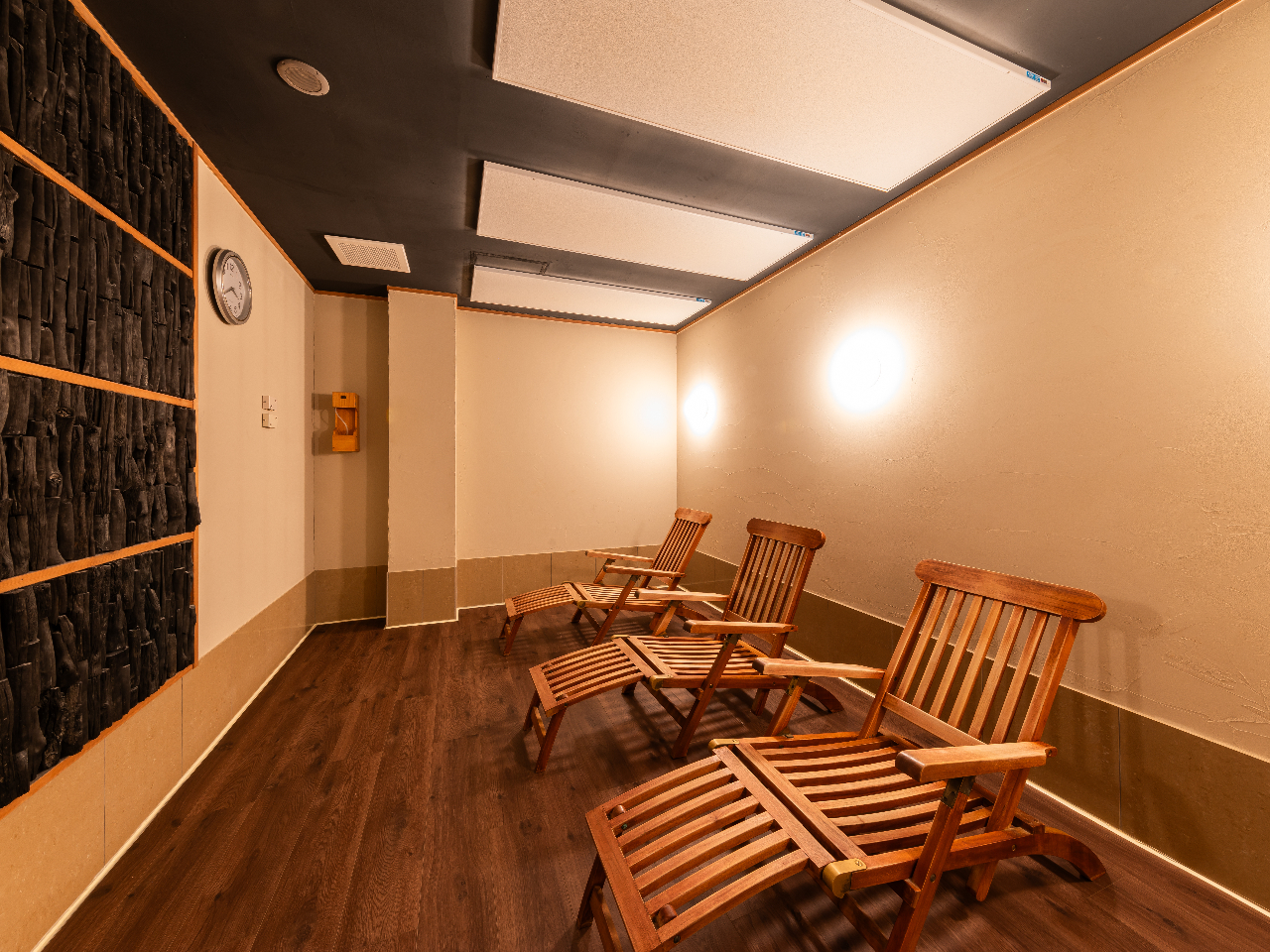 岩盤浴は6つの部屋があります。1つ1つ個性が違うので、出入りしながらご自身に合ったスペースでリラックス。