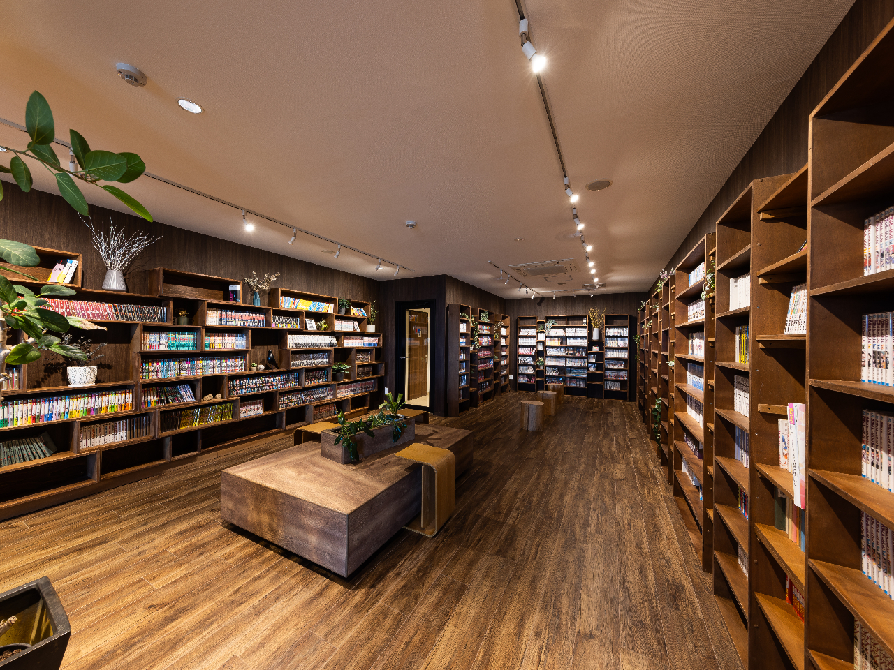 専用ラウンジ漫画棚