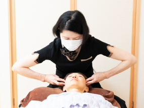 ドライヘッドスパ専門店ならではの本格手技のドライヘッドスパ