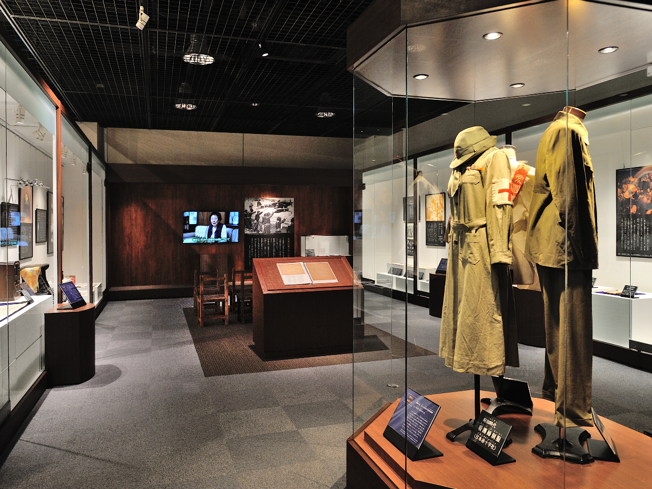 m̐lX푈ƂǂւĂe[}ɂjumUaْ񋟁v