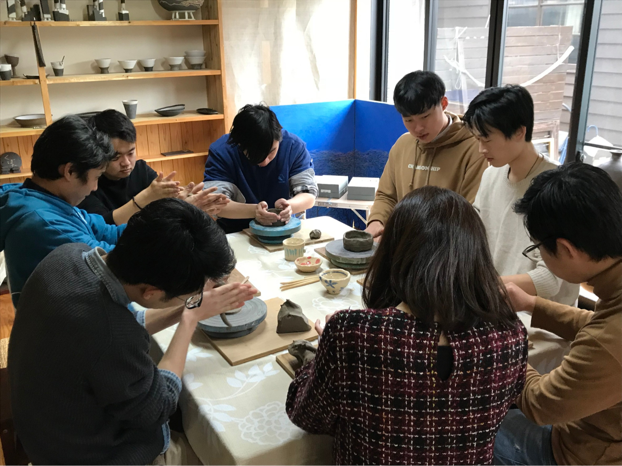 手びねり・電動ロクロから選べる陶芸体験♪　京都府木津市で自分好みのお色に仕上げる...