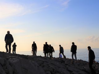 素晴らしい夕暮れの景色が特別な旅の思い出を彩ります。
