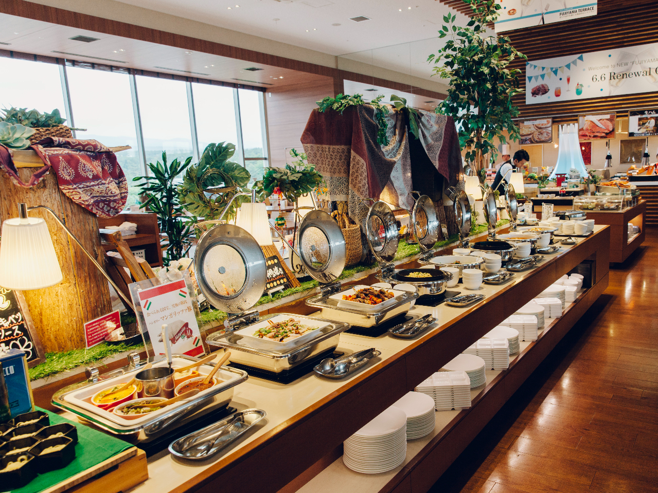 フジヤマテラス 全60品目のランチビュッフェ 富士急ハイランド直結 ファミリー 女性同士 カップルに人気 22年6月30日迄 ハイランドリゾート ホテル スパ じゃらん遊び体験