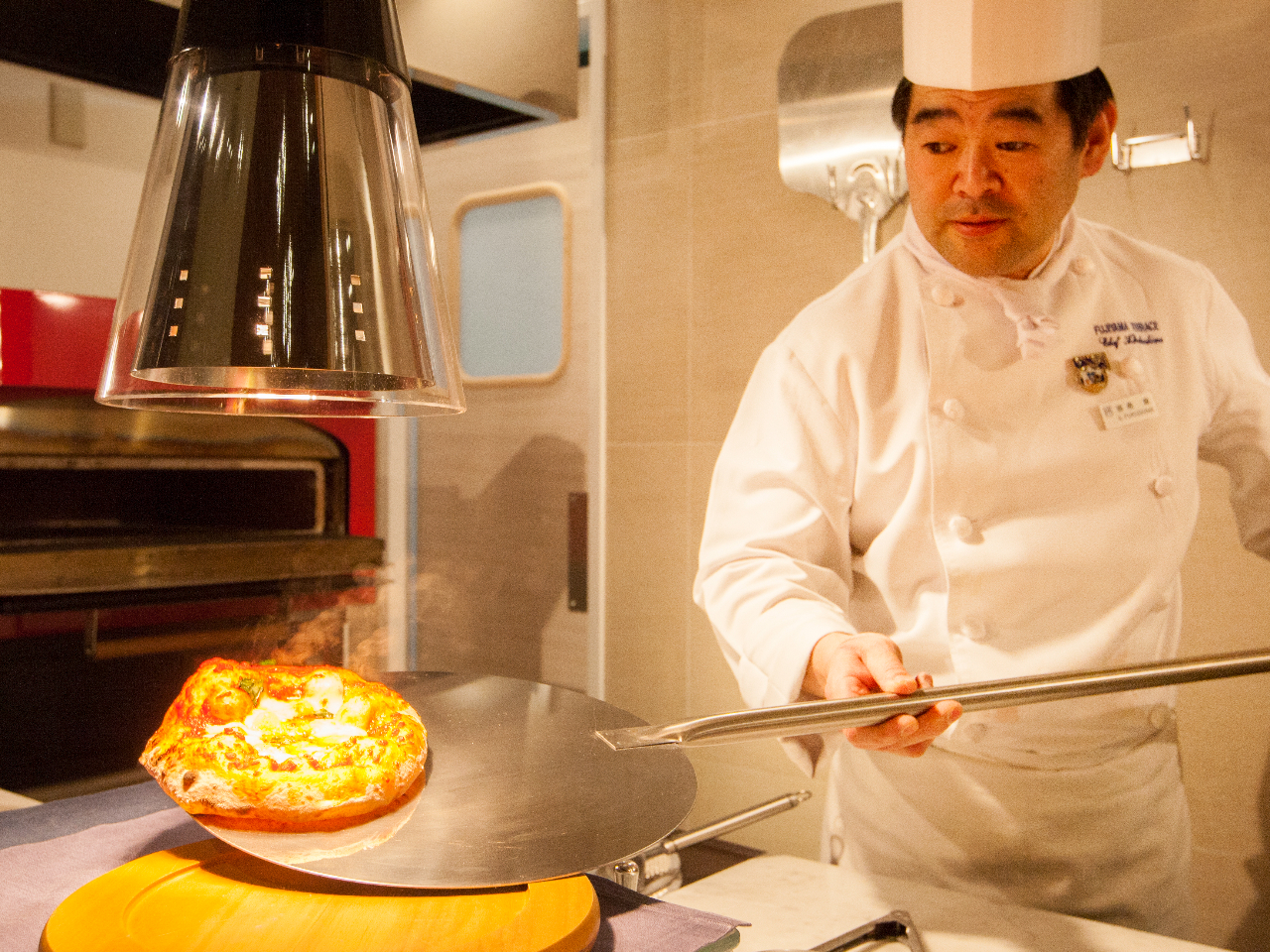 本格ピザ窯で焼いた出来立てピザを好きなだけご堪能ください☆