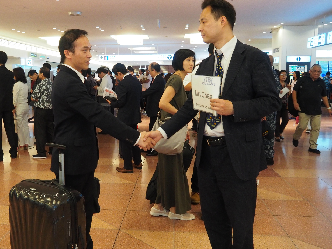 空港送迎、市内用車、貸し切り、関東関西、英語、日本語、香港語、関東語、北京語、オーケー