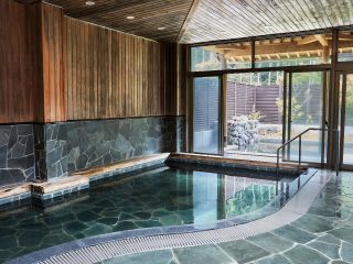 「美人の湯」・「化粧の湯」 と言われています。