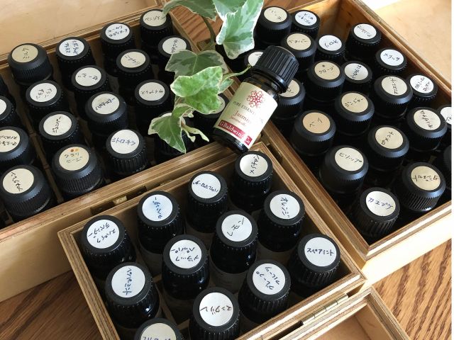 60種類の精油の中から、お好みの精油を選んで作ります。