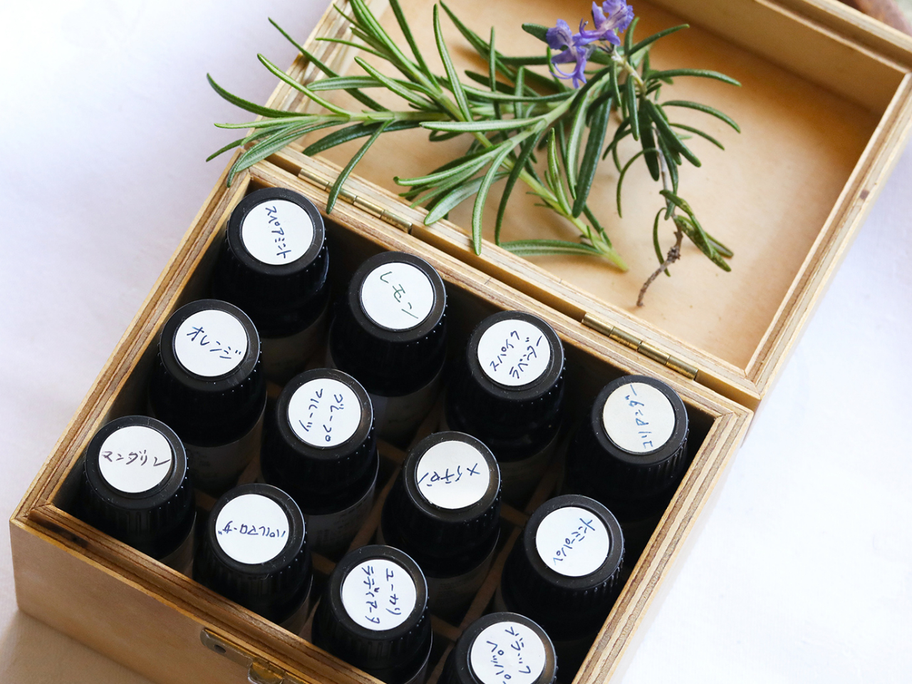 お好みの精油で香りづけします。香りは、脳を刺激して、リラックス効果を高めることができますので、ストレスの多い現代人に必要不可欠なものです。