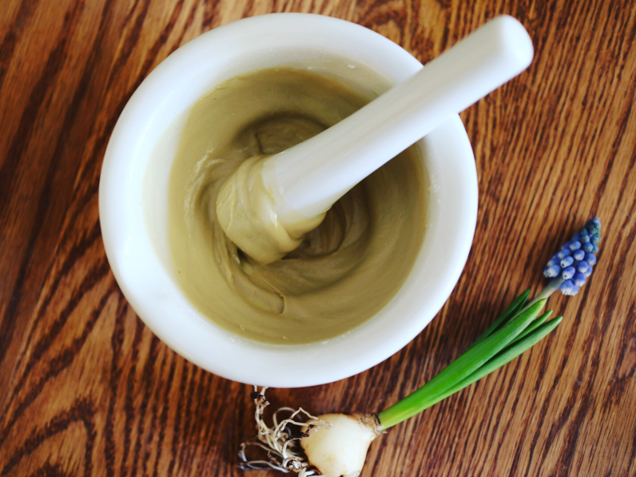 あまり人気のないクレイフェイスパックですが、配合成分を工夫することで、極上のパックができます。パック後のツルツル、スベスベのお肌にびっくりします。