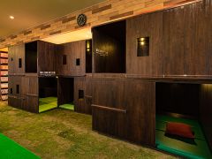 【2段BOXスペース】 半個室型で人目を気にせず本を読んだりくつろいだりできる施設です。 自分だけの空間をお楽しみください。