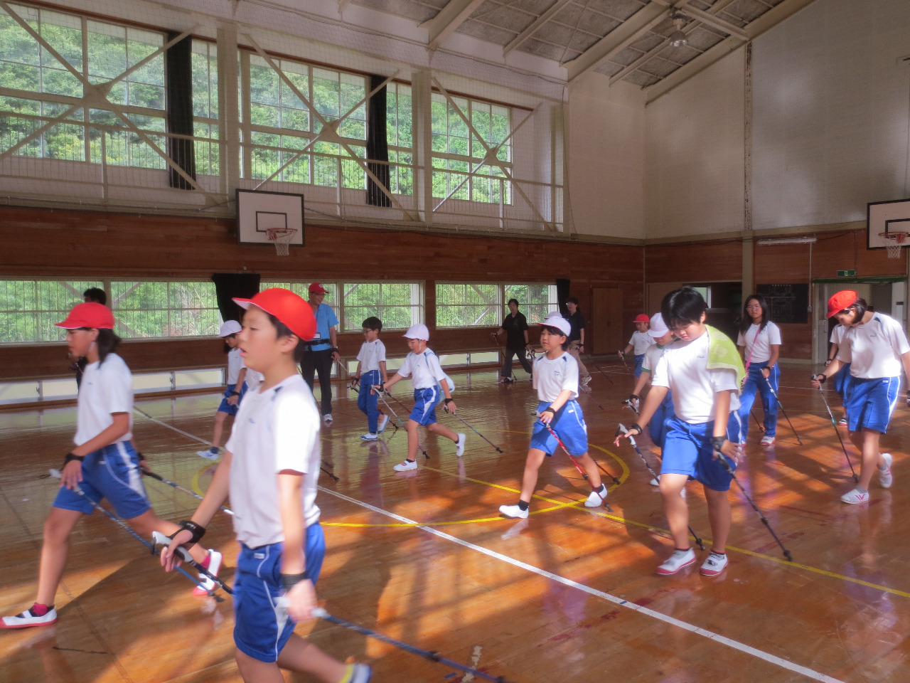 邑南町では小学生も興味を持って歩いています。