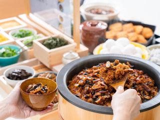 ひつまぶしにお好きな薬味をトッピングできます。