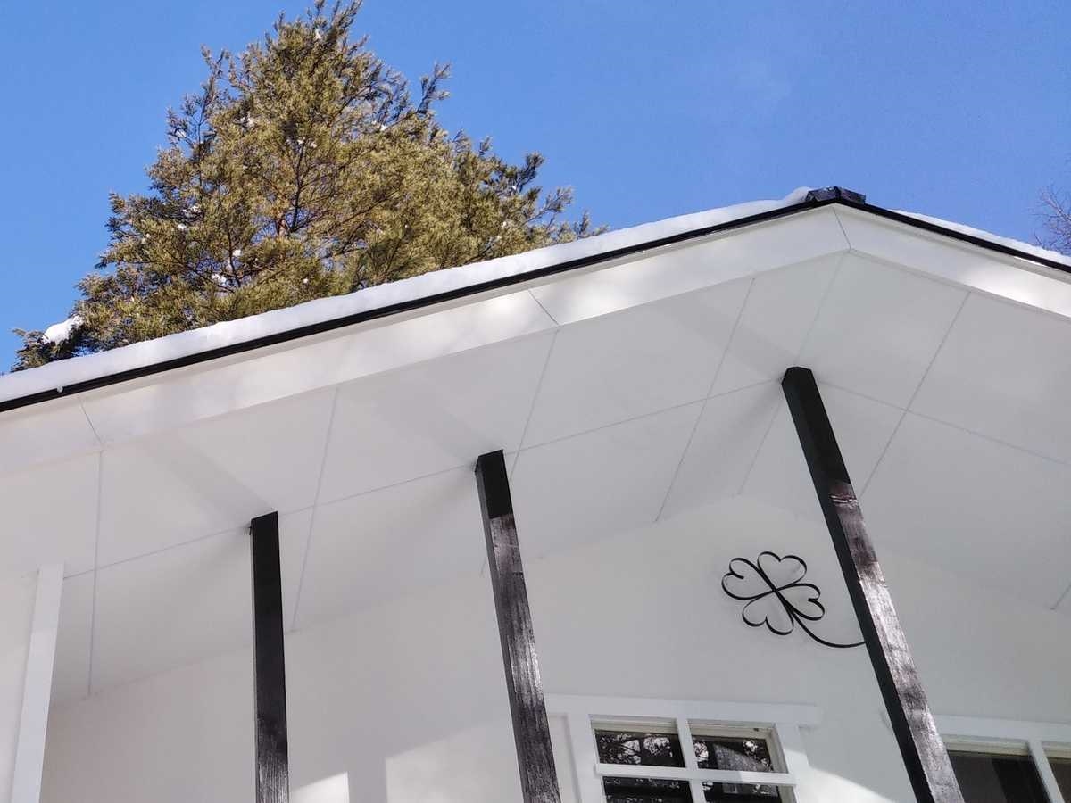 �Z���^�[�n�E�X�F�K���̎l�t�̃N���[�o�[���ڈ��