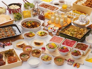 ご当地グルメたくさんの朝食です。