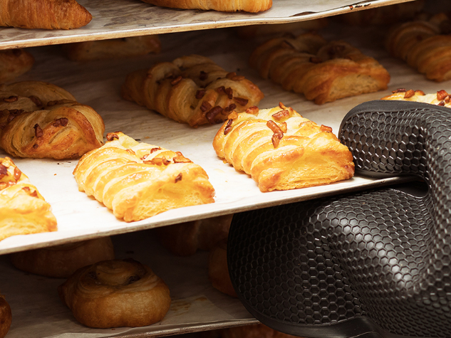 *焼きたてパン*毎朝ホテルで焼き上げる自慢の焼きたてのパンをどうぞ