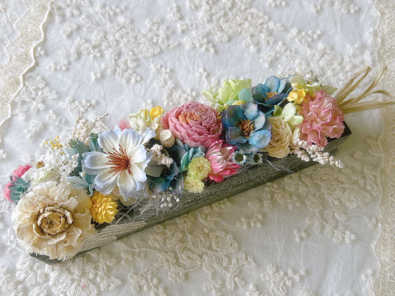 木箱のアレンジ＊/ お好みのお花や木の実で素敵な作品を作りましょう