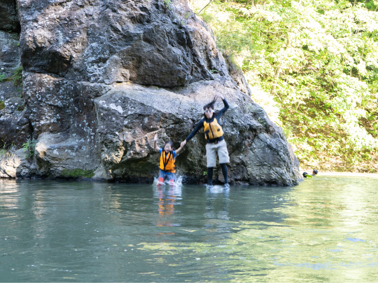 岩の上からジャンプチャレンジ!!