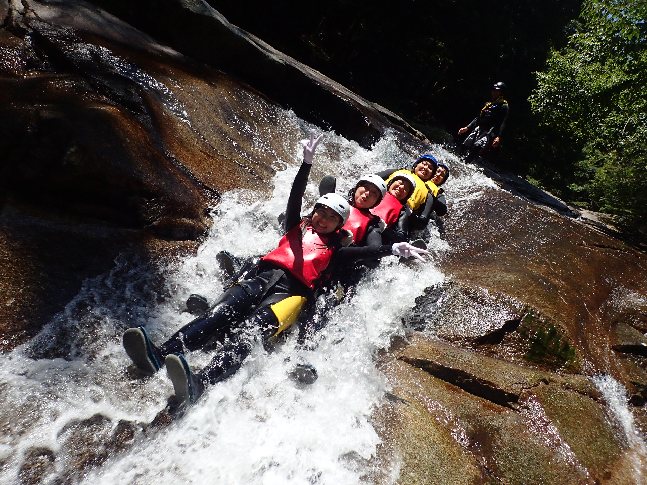 ߑO̓Jk[Aߌ͊kJŃLjIjOy߂~Ȑl̃v܂B