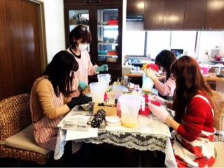 楽しく石けん教室開いております♪男性の方のみのご参加は恐れ入りますがご遠慮頂いています。女性同伴にてお願いします。