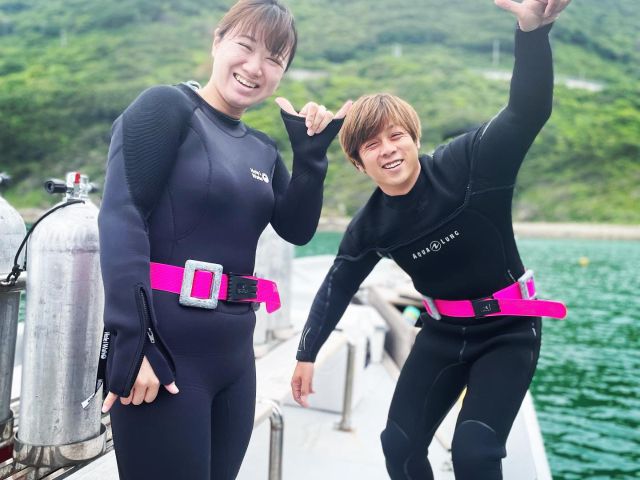 海で初めてのスキンダイビングされる方でも安心。PADIインストラクターがサポートします