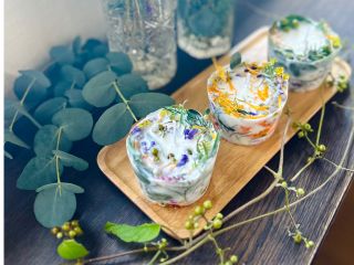 自然の植物を使ったボタニカルキャンドル。大豆から作られたソイワックス を使って作ります。