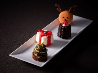 自家製プティフル(バターサンド・サブレ・マカロン・ムースなど)