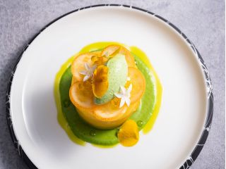 【冷前菜 】金柑と菜の花のムース、淡路どりとフロマージュのガトー仕立て
