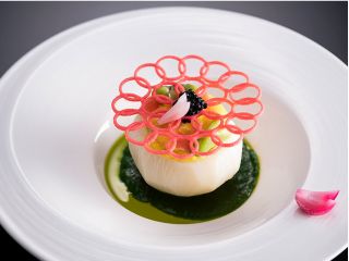 【魚料理】桜海老のガレットを添えた鯛と蕪のア・ラ・ナージュ