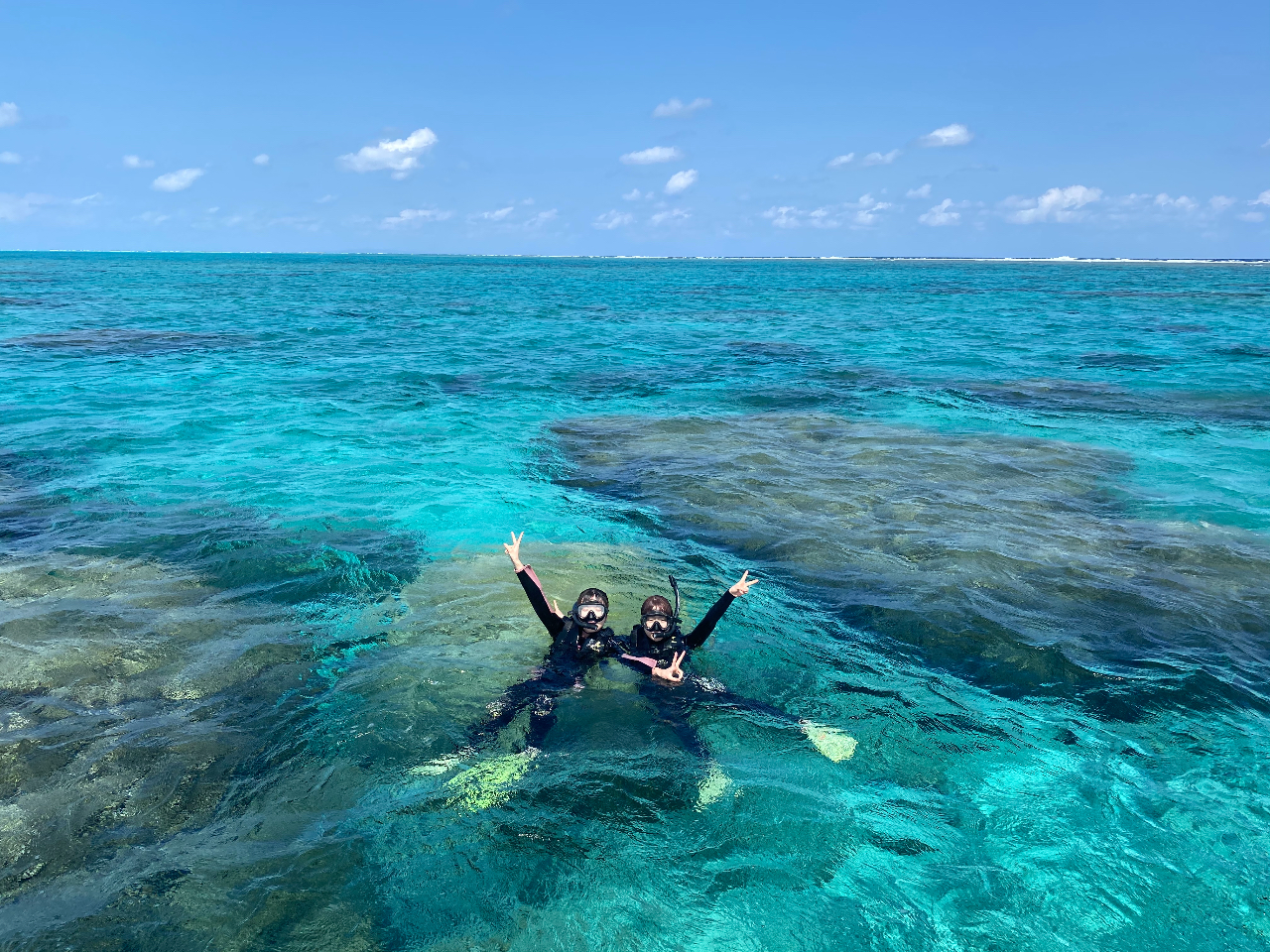 百合ヶ浜から一番近い大金久海岸よりカメや熱帯魚を見たり一緒に泳いだりお客様に合ったコースをお選び下さい♪