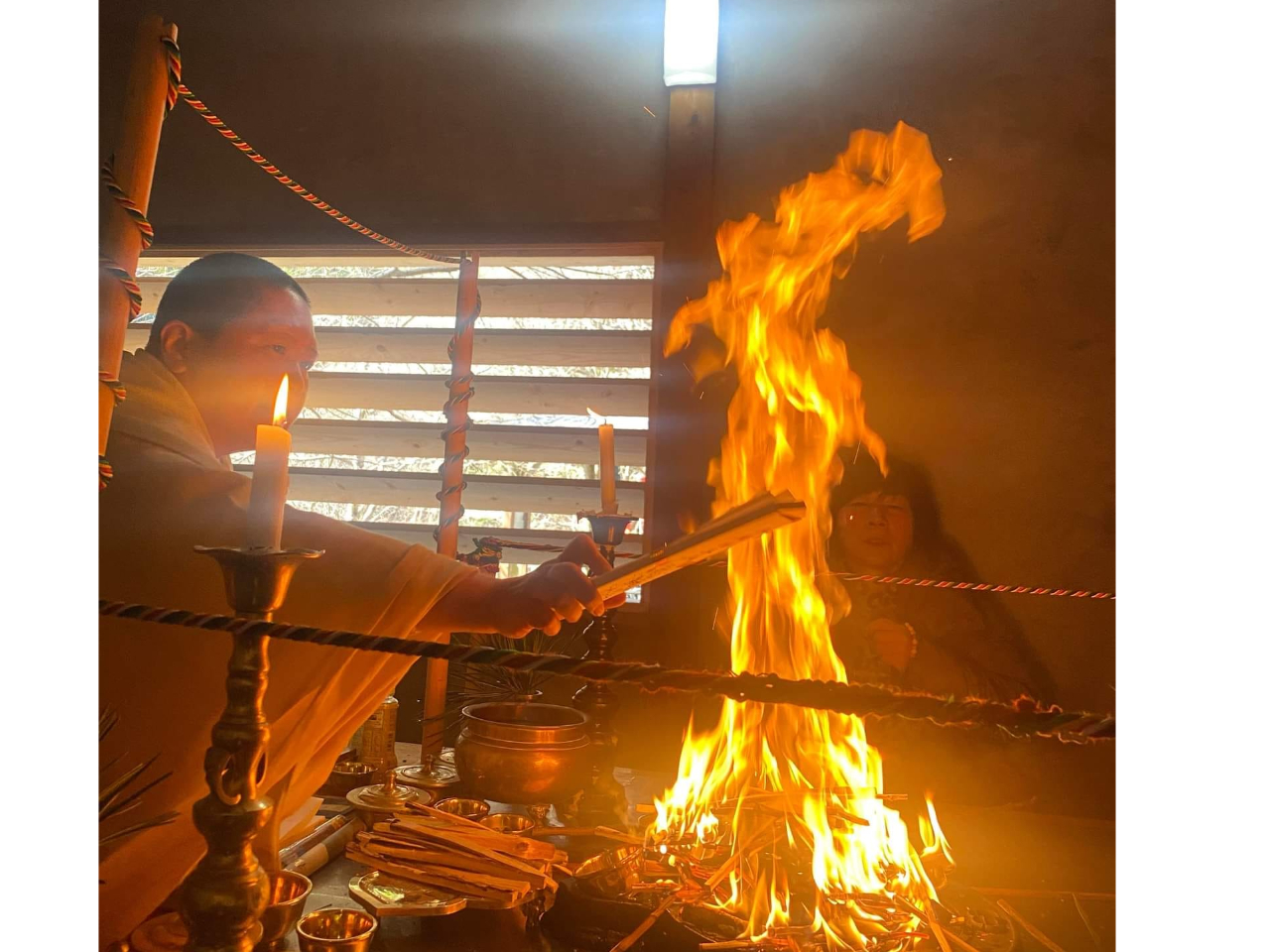 橋本市の観光地、不動瀧をのぞむ場所にあります。