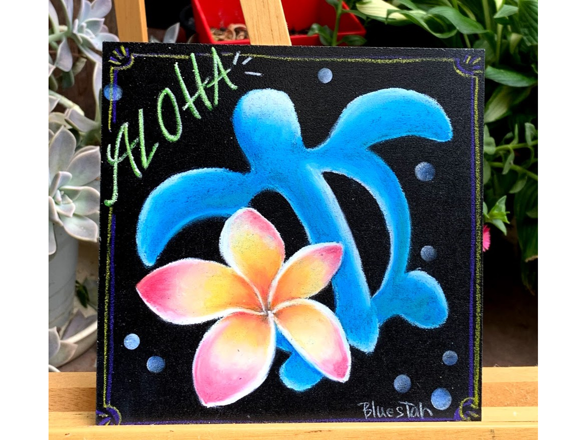 開運!ハワイアンなチョークアート体験『ホヌとプルメリア』下描きご用意ありますので、大人の塗り絵感覚で楽しめます。
