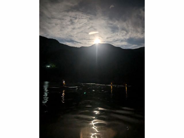 お月さんが顔出す瞬間を狙って!