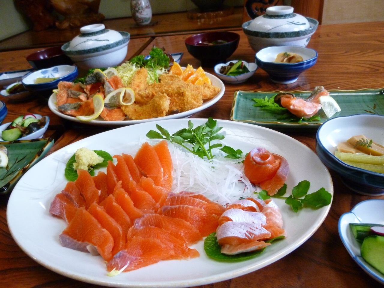 釣った魚はお好きな調理法で、食堂にてお召し上がりいただけます♪
