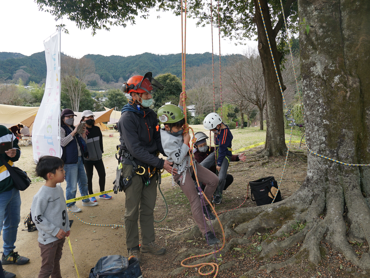 ネイチャーフェスタ2025「ロープを使った木登り体験・森あそび」/国営