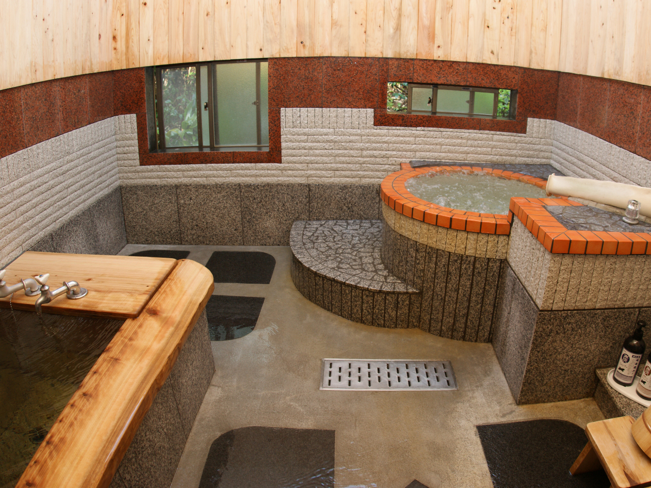 貸切風呂で人目を気にせずゆっくりリラックス♪