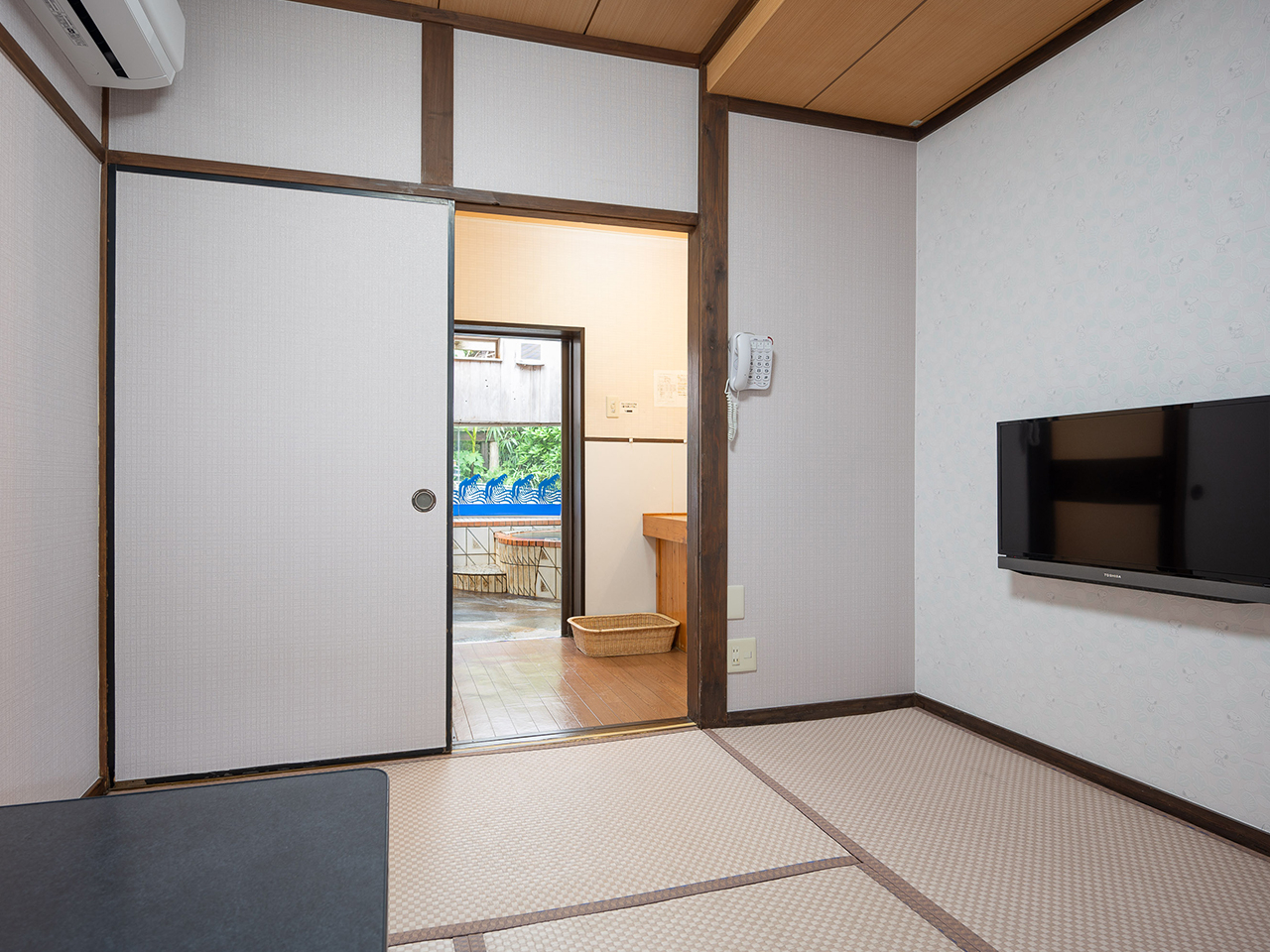 休憩室(TV・洗面・トイレ完備)