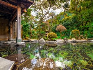 こちらのお写真のお風呂は”男湯”となります。