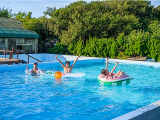 夏季限定の海水プール!広々として思いっきりはしゃげます!