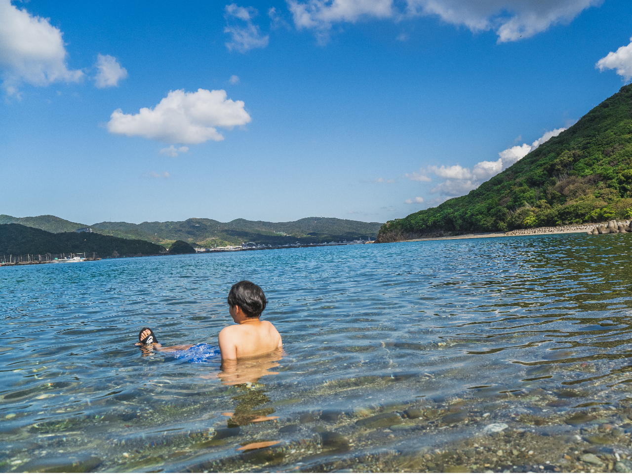 自然に囲まれて海水風呂