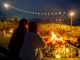 薪割りから始まる焚き火。波の音、木が燃える音、そしてただただ火を見つめる。日常を忘れる空間がここHOKAGEにはあります。