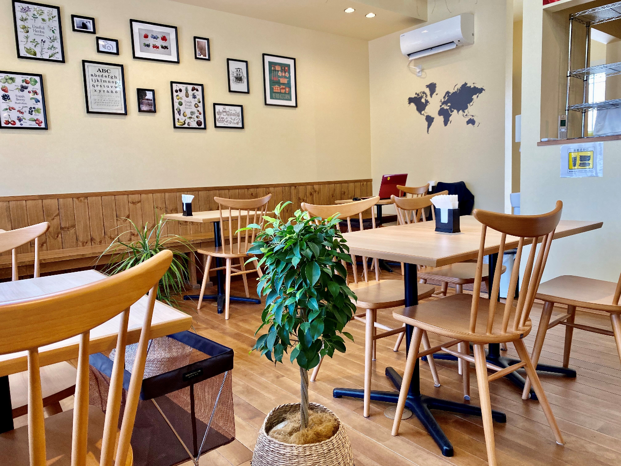 カフェスペースでは季節のデザートやドリンク提供しております☆